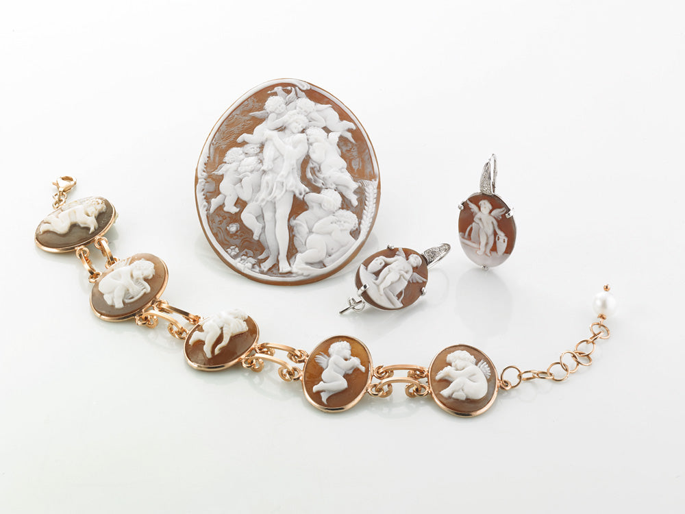 Roberta by APA 1848 カメオブローチ Roberta by APA 1848 Cameo, Hobbies & Toys, Memorabilia