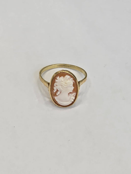 18kt Yellow Gold Profile Cameo Ring