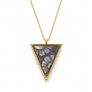 Ciondolo Fiore Triangolare in Madreperla 19 mm e Argento Dorato