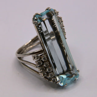 Anello Unico Acquamarina e Diamanti – Oro Bianco 18 Carati