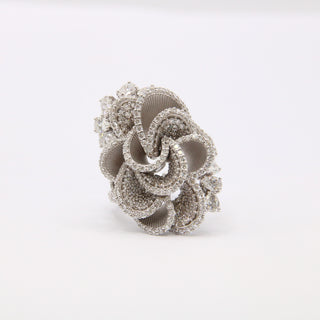 Anello Fiore in Diamanti – Oro Bianco 18kt, 3,22ct