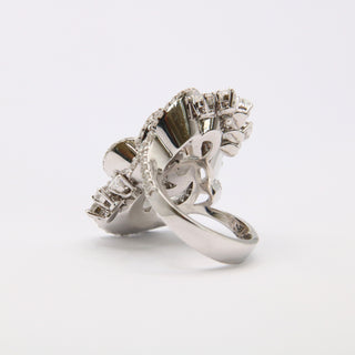 Anello Fiore in Diamanti – Oro Bianco 18kt, 3,22ct