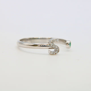 Anello Iniziale Lettera R in Oro Bianco 18kt diamanti e zaffiro.