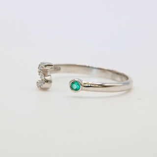 Anello Iniziale Lettera R in Oro Bianco 18kt diamanti e zaffiro.