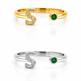 Anello Iniziale Lettera “S” | Oro Bianco 18kt, Smeraldo Naturale e Diamanti
