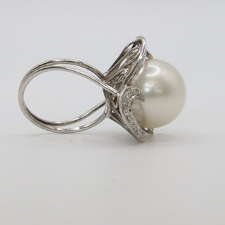 Pearl and Diamond Ring – 18kt White Gold | Handmade in Italy