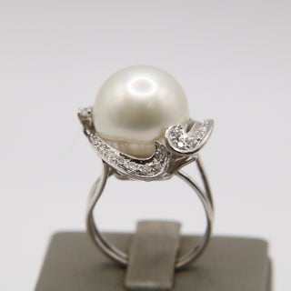 Pearl and Diamond Ring – 18kt White Gold | Handmade in Italy