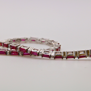 Bracelet Tennis Rubis et Diamants – Or Blanc 18kt, 4,34ct – Certifié