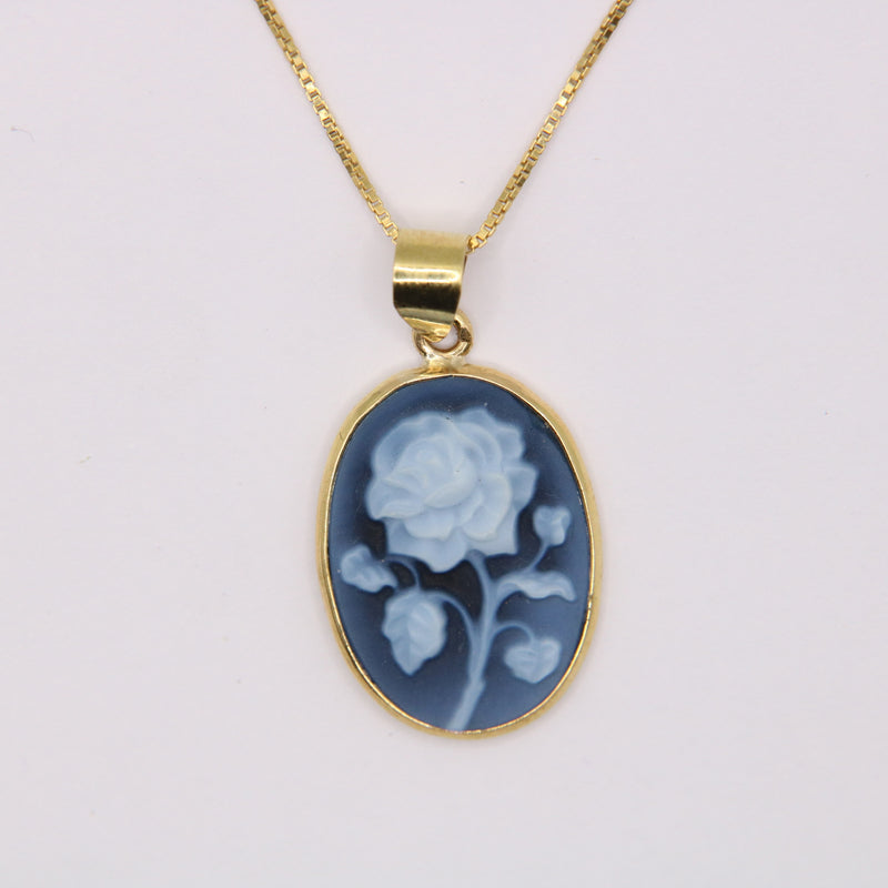Pendentif Camée en Agate Bleue et Or Jaune 18kt – "Rose"
