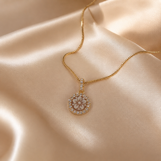 9mm Cameo Flower Pendant in Gold-Plated 925 Silver with Zircons