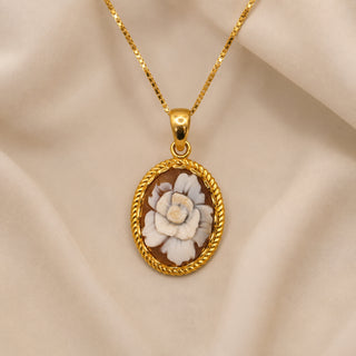 Oval Flower Cameo Pendant – Gold-Plated Silver, Hand-Carved Sardonyx