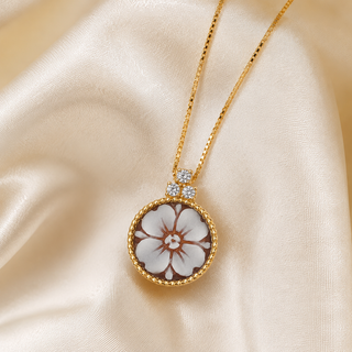 Ciondolo Cammeo Fiore 14 mm in Argento 925 Dorato con 3 Zirconi