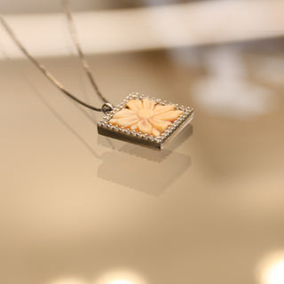 Ciondolo Cammeo Fiore Quadrato 15x15 mm in Corniola – Fatto a Mano