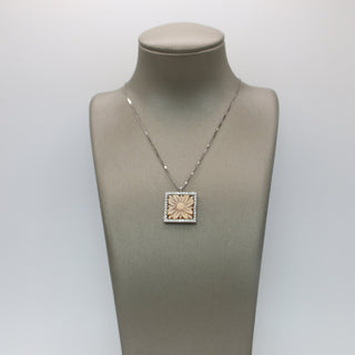 Ciondolo Cammeo Fiore Quadrato 15x15 mm in Corniola – Fatto a Mano