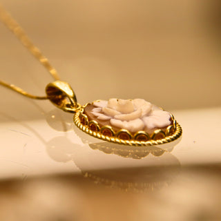 Ciondolo Cammeo Fiore Ovale – Argento Placcato Oro