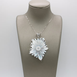 Ciondolo Cammeo Madreperla Fiore Nero