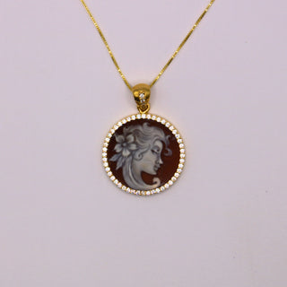 Round Profile Cameo Pendant 22 mm – Hand-Carved Sardonyx Shell