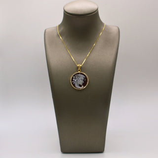 Round Profile Cameo Pendant 22 mm – Hand-Carved Sardonyx Shell