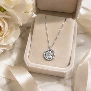 Ciondolo Cammeo Fiore in Madreperla e Argento 925