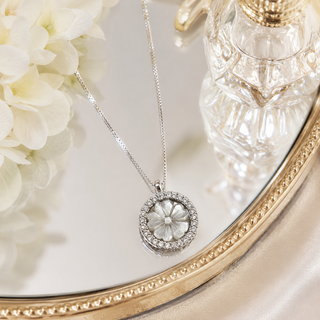 Ciondolo Cammeo Fiore in Madreperla e Argento 925