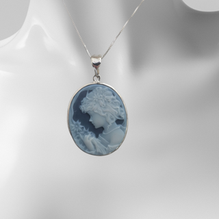 Pendentif Camée Agate Bleue et Argent – ​​Pendentif avec camée italien