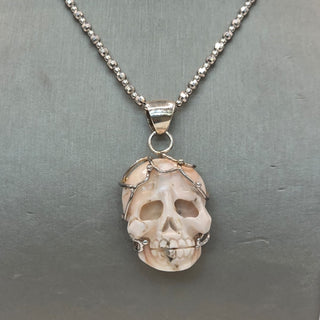 Teschio in Corallo Rosa Chiaro Naturale | Argento 925 Rodiato