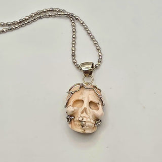Teschio in Corallo Rosa Chiaro Naturale | Argento 925 Rodiato